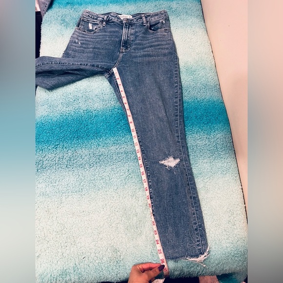 🔥Abercrombie & Fitch Women's Blue Distressed Jeans🔥 - Picture 4 of 7